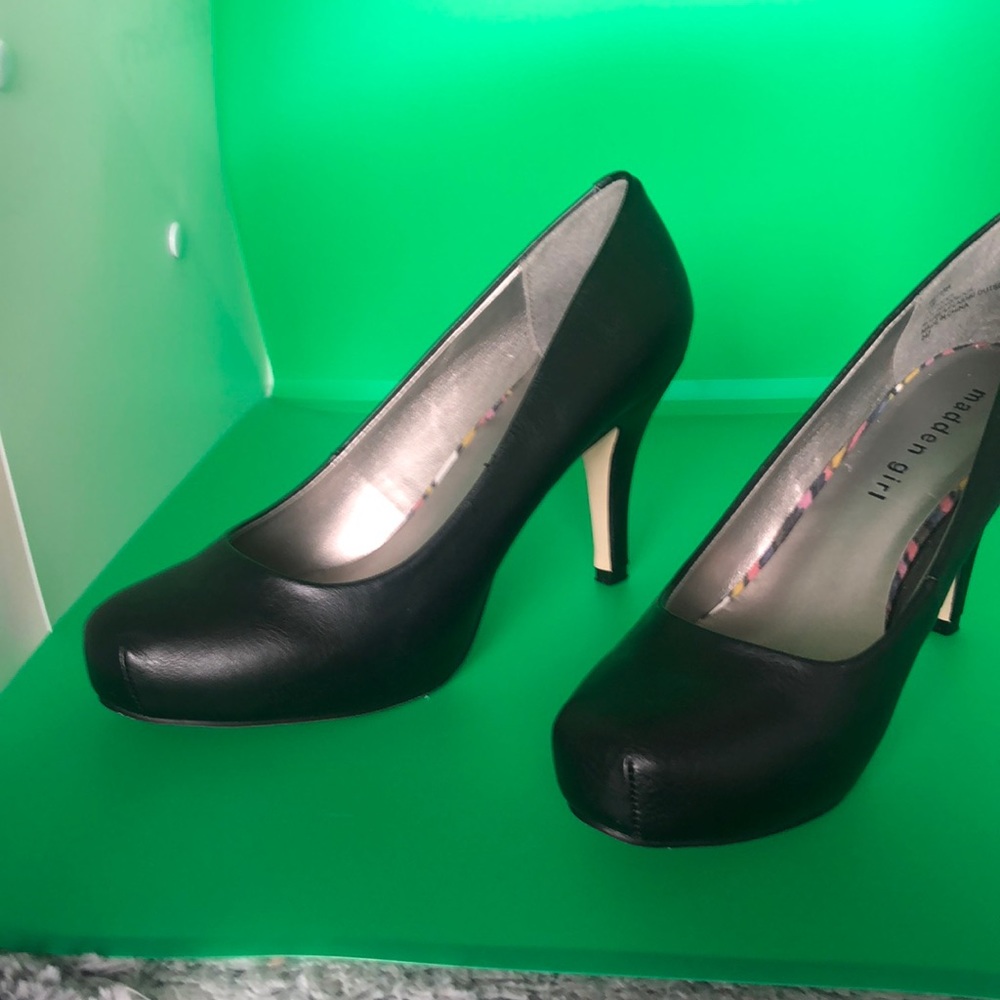 Madden Girl Gettaw Black pumps size 7 used